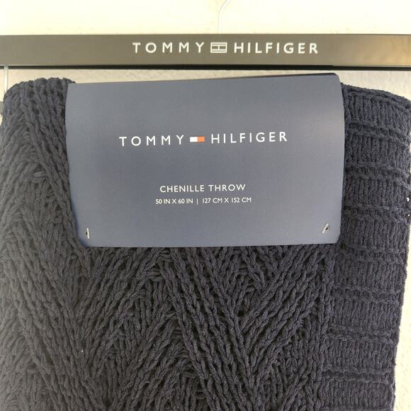 Tommy Hilfiger Chenille Throw 50"x60" Navy Blue Brand New with Tags - Picture 5 of 6